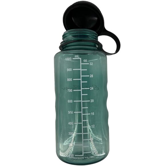 Eddie Bauer and CamelBak Eddy Water Bottles Green 1000ml Red 750ml - Picture 8 of 13
